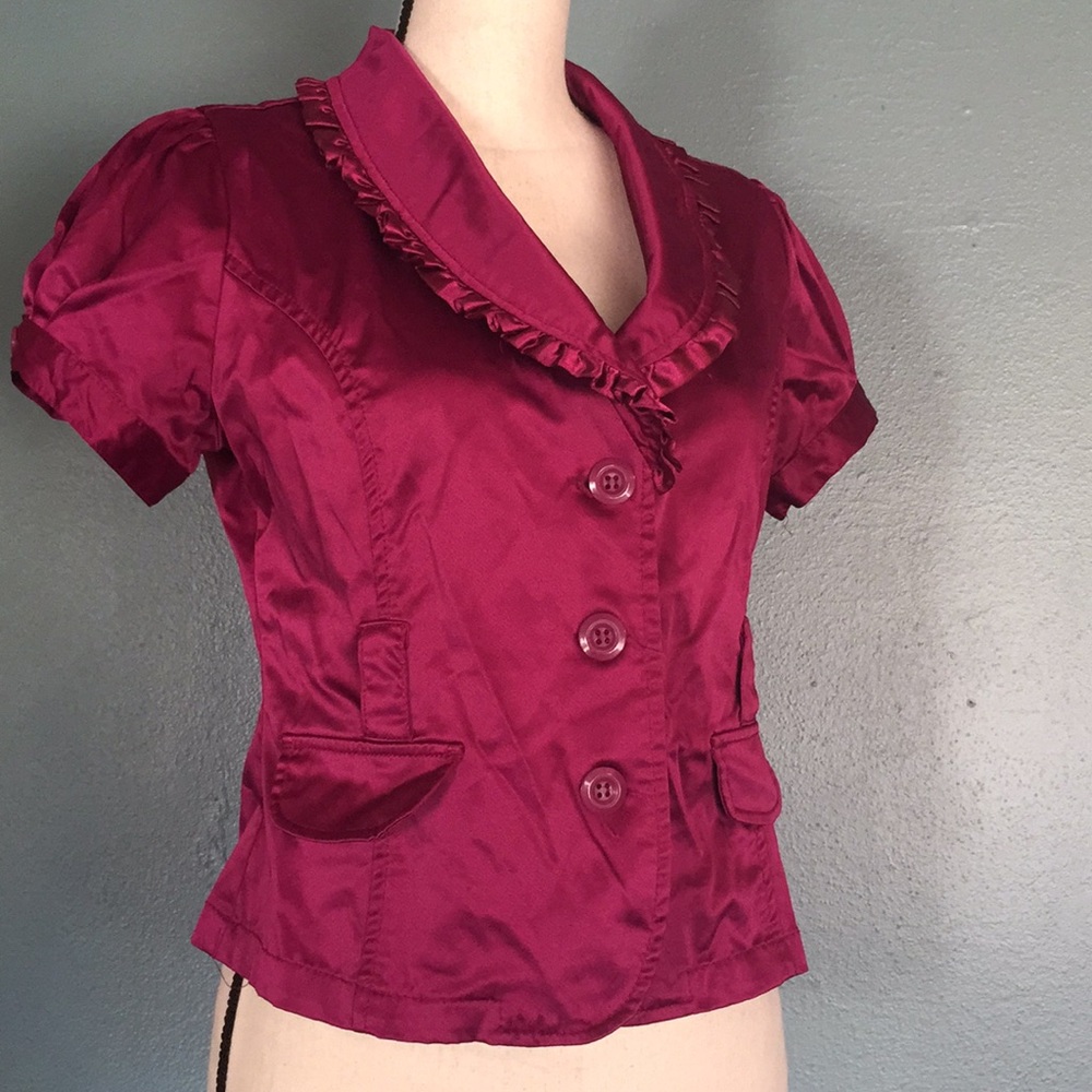 Short sleeve tailored blazer